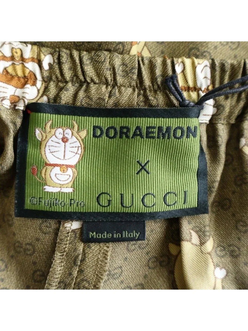 Gucci Doraemon 50 Anniversary Gyuemon All Over Print Silk Shorts Zagsq Beige